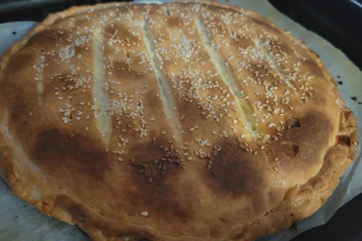 Пиріг з м'яким сиром та моцарелою