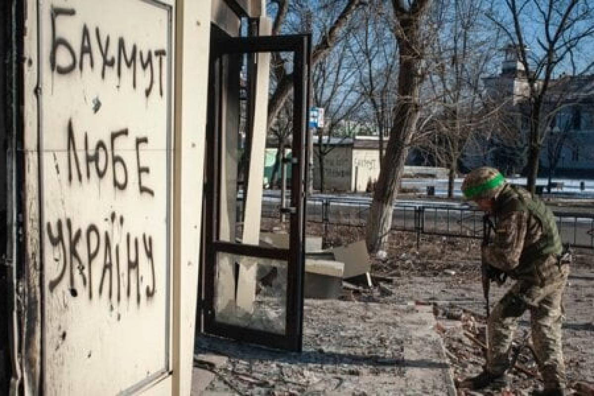 "Все вирішиться у найближчі два тижні": Військовий розповів про перспективи ЗСУ у Бахмуті "Все вирішиться у найближчі два тижні": Військовий розповів про перспективи ЗСУ у Бахмуті