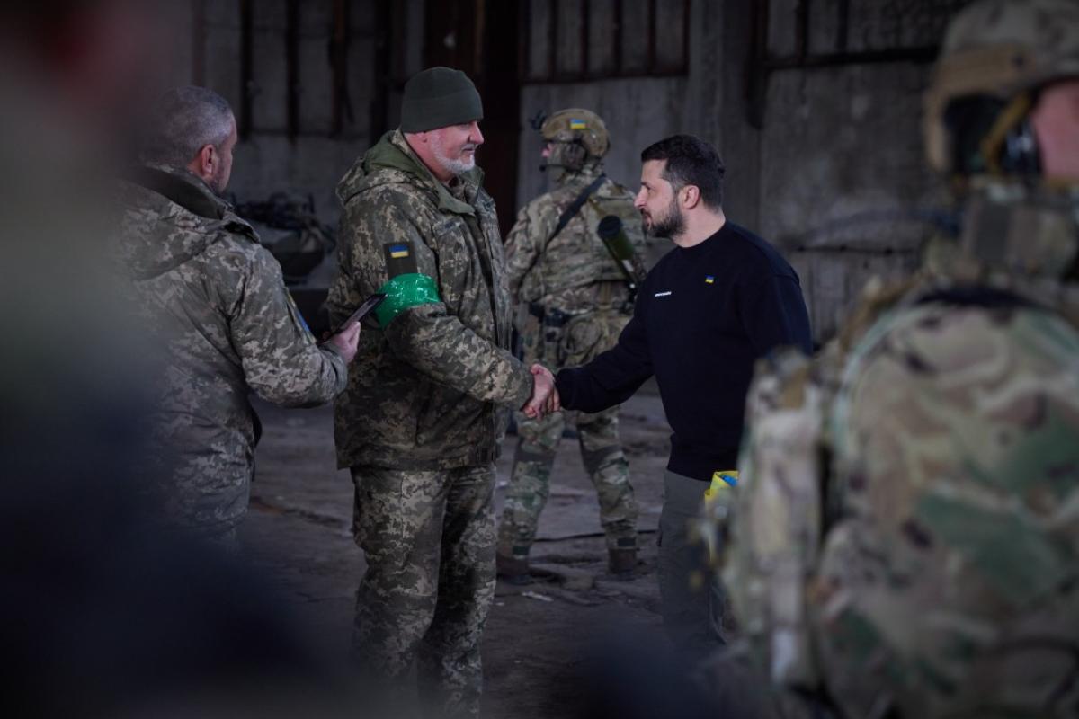 Зеленський приїхав на позиції ЗСУ під Бахмутом - фото та відео