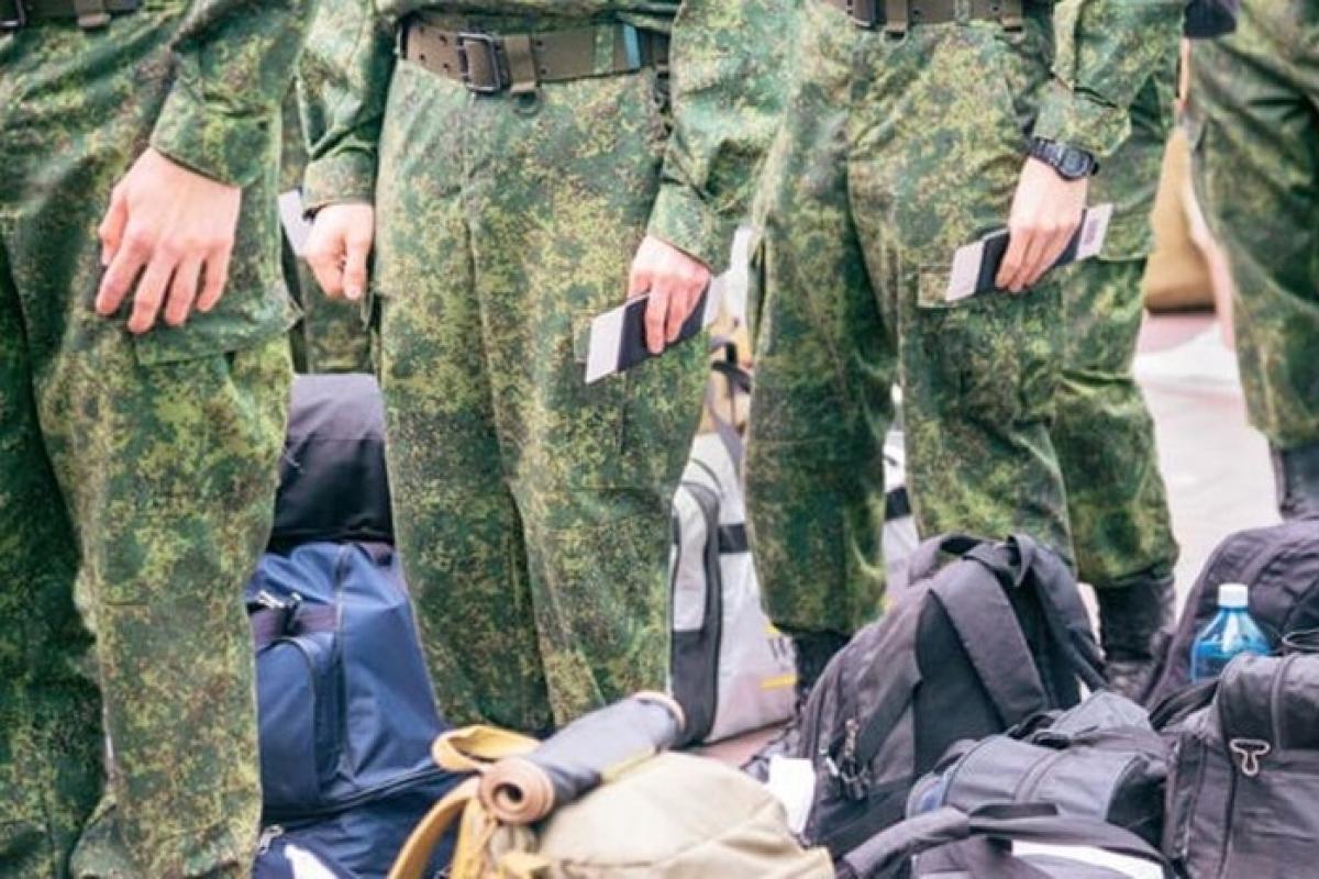 "Высадили из автобуса, назад не вернули": На оккупированной Луганщине "выгребают" всех оставшихся мужчин "Высадили из автобуса, назад не вернули": На оккупированной Луганщине "выгребают" всех оставшихся мужчин