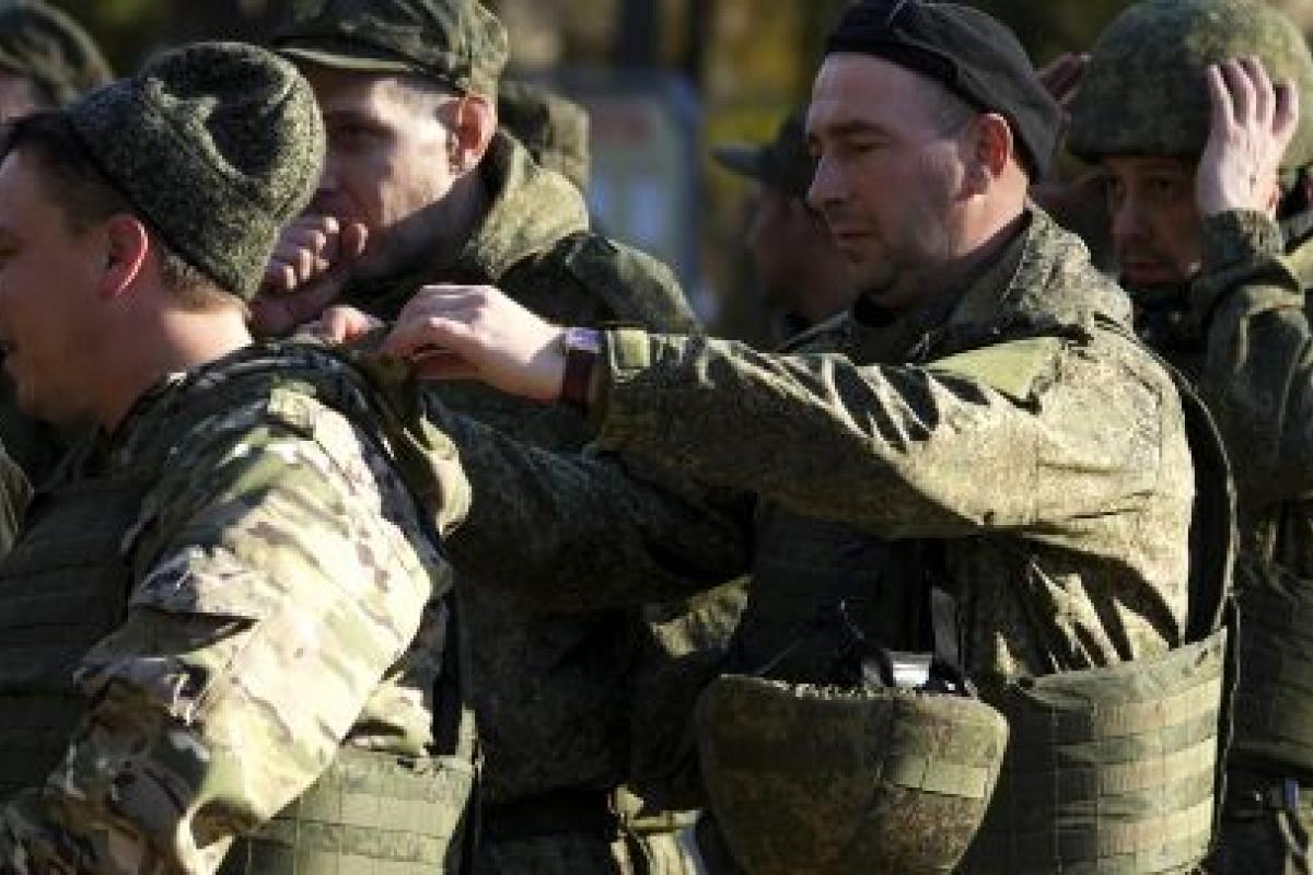 "Хто зміг - заліг на дно": На захоплених територіях Луганщини почалася нова хвиля примусової мобілізації "Хто зміг - заліг на дно": На захоплених територіях Луганщини почалася нова хвиля примусової мобілізації