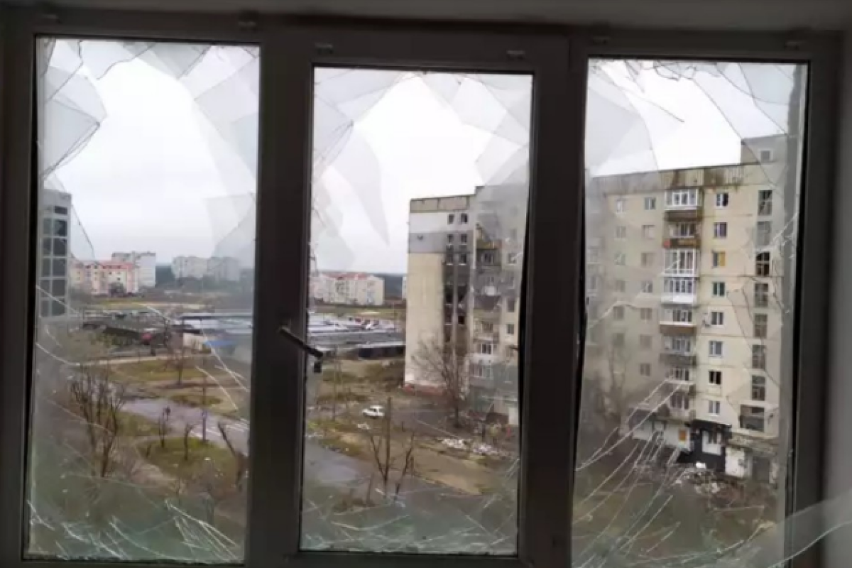 "Сфотографували і поїхали": Мешканці окупованого Сєвєродонецька вимушені закінчувати "ремонти" своїх будинків за власні кошти "Сфотографували і поїхали": Мешканці окупованого Сєвєродонецька вимушені закінчувати "ремонти" своїх будинків за власні кошти
