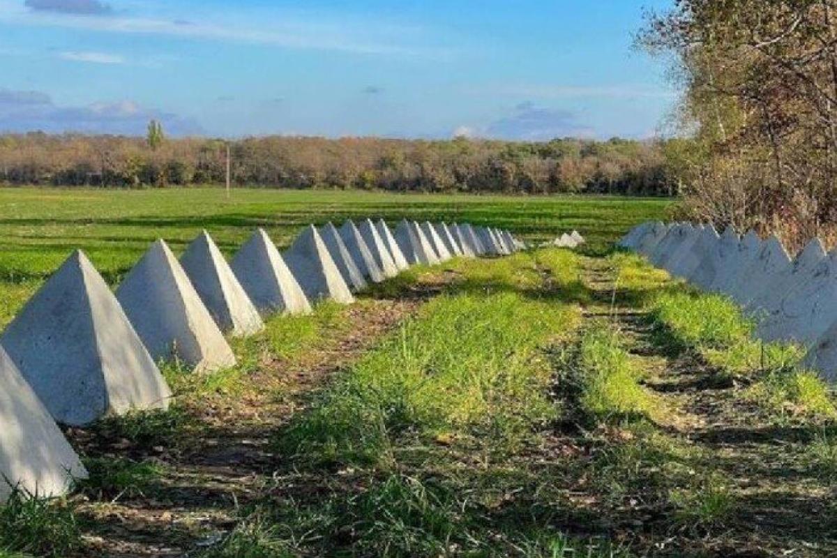 Навіщо Росія встановлює "зуби дракона" та риє окопи глибоко в тилу - дослідження ISW Навіщо Росія встановлює "зуби дракона" та риє окопи глибоко в тилу - дослідження ISW