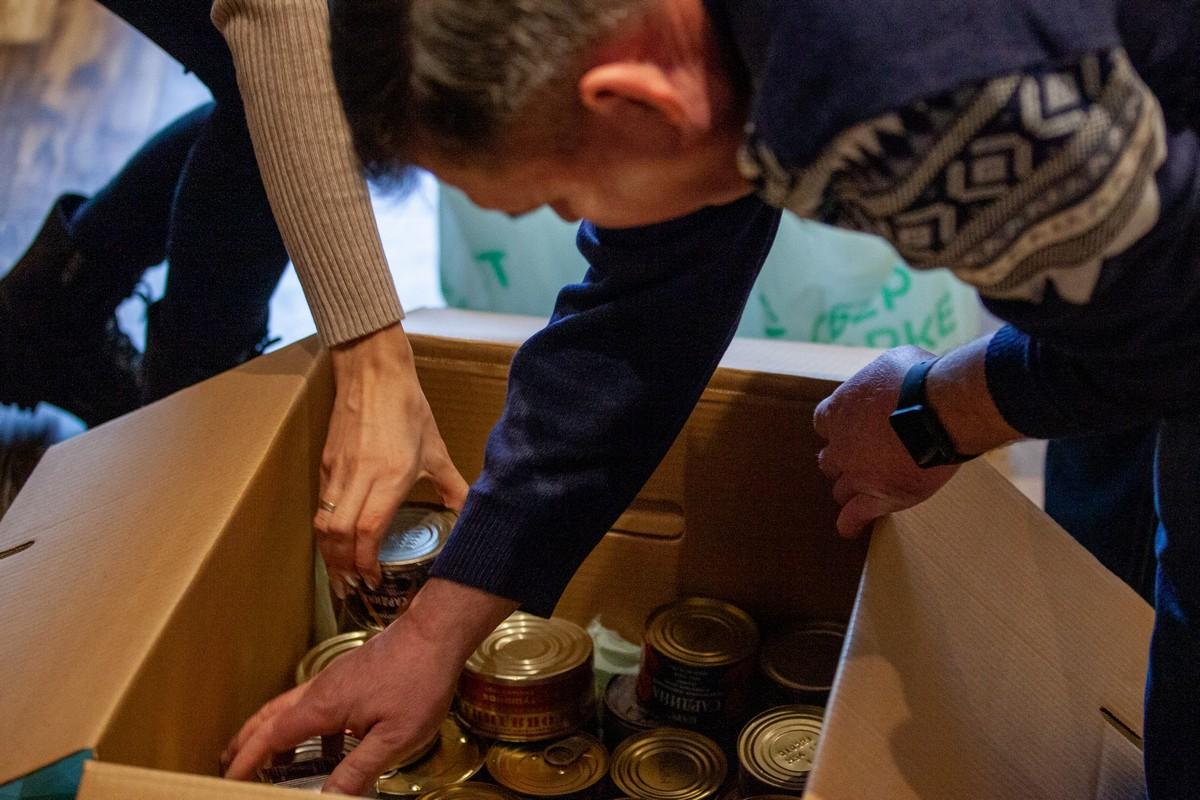 "Просто слів немає": У мережі розповіли, що відбувається з гуманітаркою в окупованому Лисичанську "Просто слів немає": У мережі розповіли, що відбувається з гуманітаркою в окупованому Лисичанську