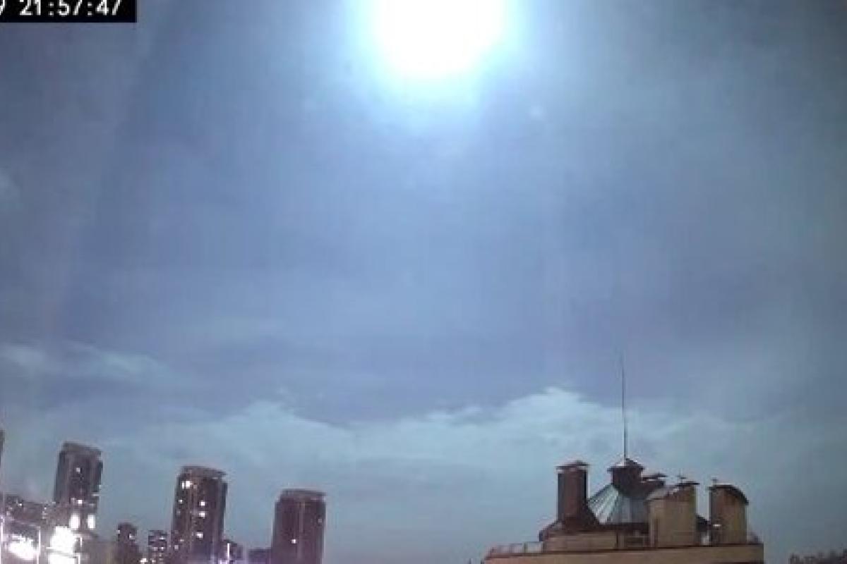 "Это был не спутник": в Госкосмосе назвал вероятную причину вспышки над Киевом