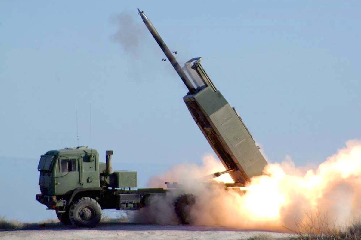 Новий "подарунок" для окупантів: в Рубіжне завітав "HIMARS" Новий "подарунок" для окупантів: в Рубіжне завітав "HIMARS"