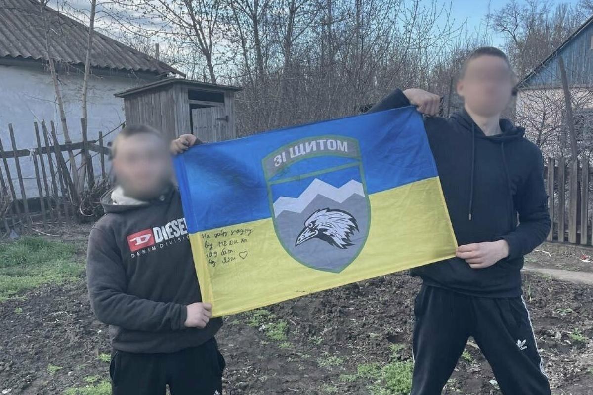 Оккупанты ловят даже подростков: В Мариуполе задержали юных патриотов за проукраинскую позицию Оккупанты ловят даже подростков: В Мариуполе задержали юных патриотов за проукраинскую позицию