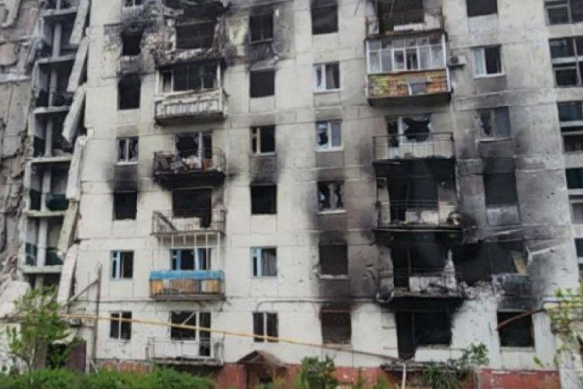 Двор, в котором проходят "ремонты", и разрушенный автовокзал: В сети появились новые кадры из оккупированного Северодонецка Двор, в котором проходят "ремонты", и разрушенный автовокзал: В сети появились новые кадры из оккупированного Северодонецка