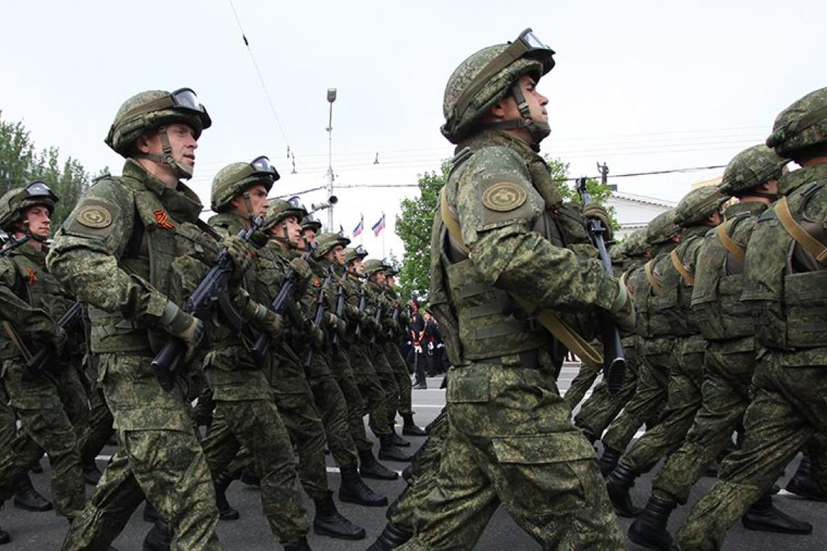 Тривожність окупантів зростає: Як в "ЛНР" агітують до вступу в армію РФ Тривожність окупантів зростає: Як в "ЛНР" агітують до вступу в армію РФ