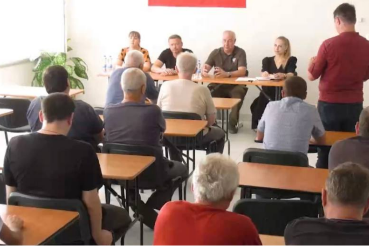 Підготовка до псевдовиборів: росіяни проводять передвиборчі зустрічі в Бердянську Підготовка до псевдовиборів: росіяни проводять передвиборчі зустрічі в Бердянську
