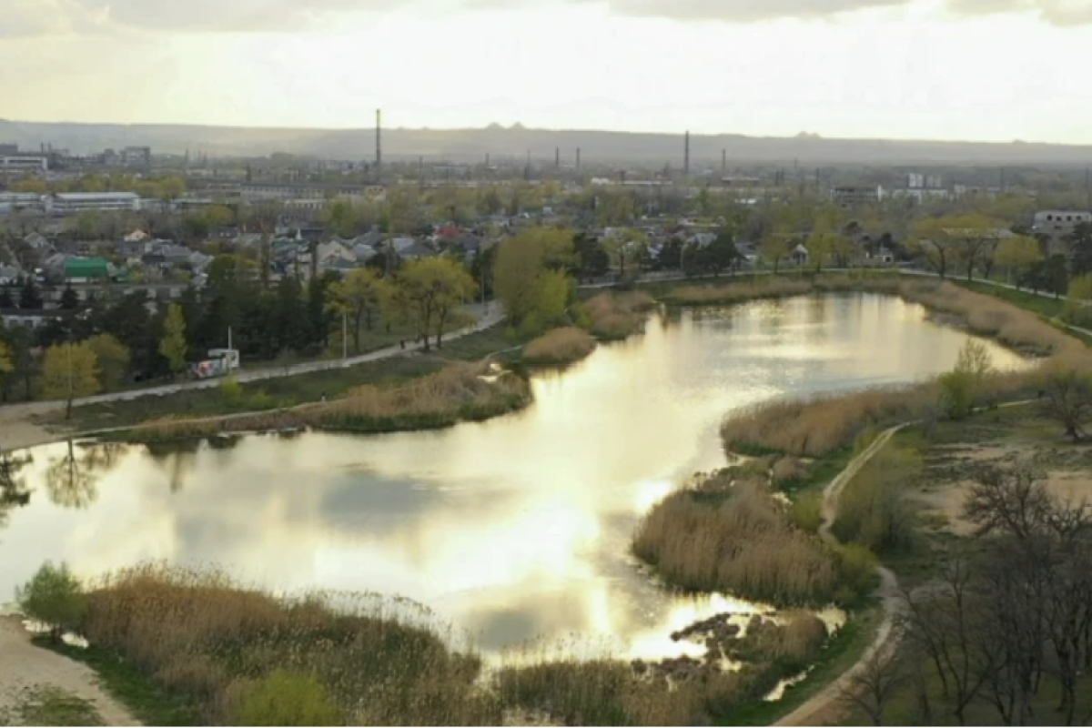 Поле замість водойми: у мережі показали, що залишилось від озера в Сєвєродонецьку - відео Поле замість водойми: у мережі показали, що залишилось від озера в Сєвєродонецьку - відео