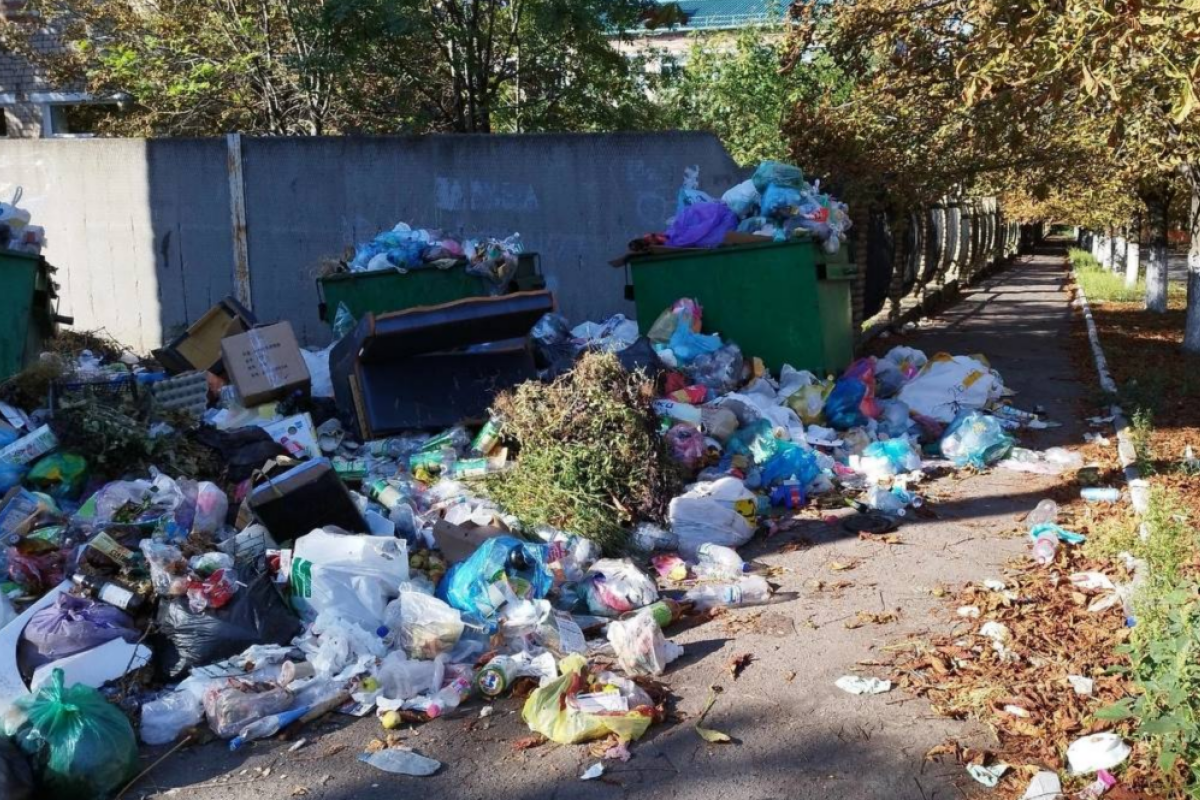 Купи сміття та вода із живністю: на що найбільше скаржаться мешканці "ДНР" - відео Купи сміття та вода із живністю: на що найбільше скаржаться мешканці "ДНР" - відео