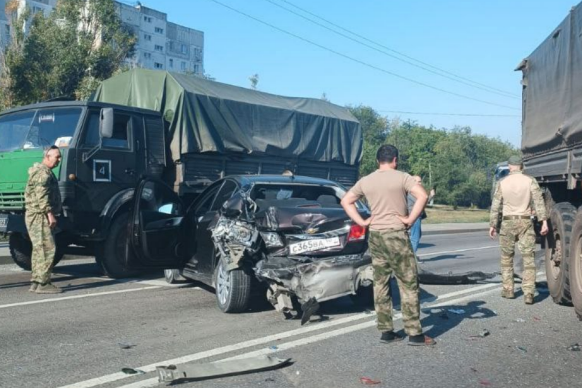 В Луганске произошло ДТП с участием оккупантов: подробности - видео В Луганске произошло ДТП с участием оккупантов: подробности - видео