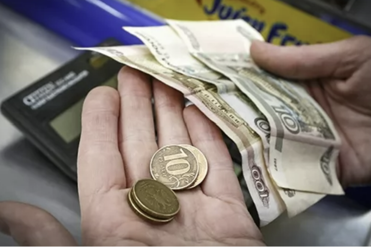"Люди на межі страйків, але бояться": Як насправді реагують мешканці Рубіжного на відсутність зарплат "Люди на межі страйків, але бояться": Як насправді реагують мешканці Рубіжного на відсутність зарплат