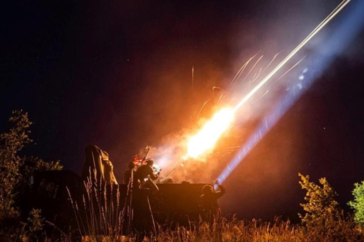 Нічна атака: на Хмельниччині є руйнування внаслідок падіння безпілотника Нічна атака: на Хмельниччині є руйнування внаслідок падіння безпілотника