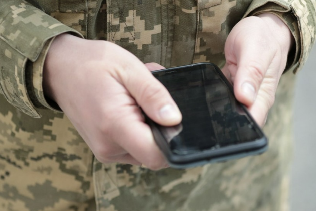 Окупанти почали перевіряти телефони в дітей та викладачів з Алчевська - ЛОВА Окупанти почали перевіряти телефони в дітей та викладачів з Алчевська - ЛОВА