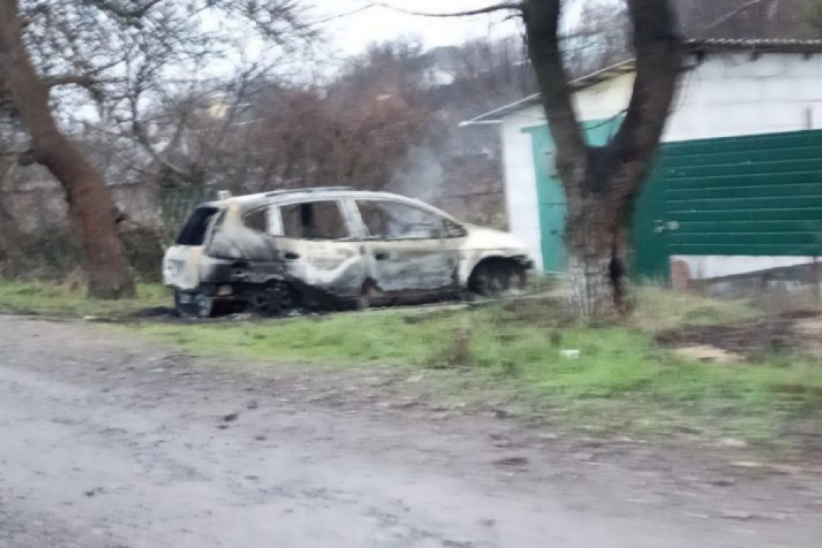Партизаны в Мариуполе взорвали автомобиль с российским офицером: подробности Партизаны в Мариуполе взорвали автомобиль с российским офицером: подробности