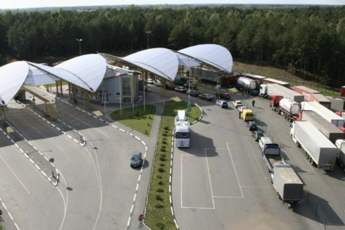 Роботу пункту пропуску "Ягодин-Дорогуськ" можуть знову припинити: що відомо