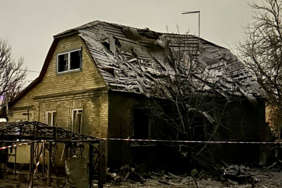 Баллистический удар по Киеву: в КМВА показали последствия - фото Баллистический удар по Киеву: в КМВА показали последствия - фото