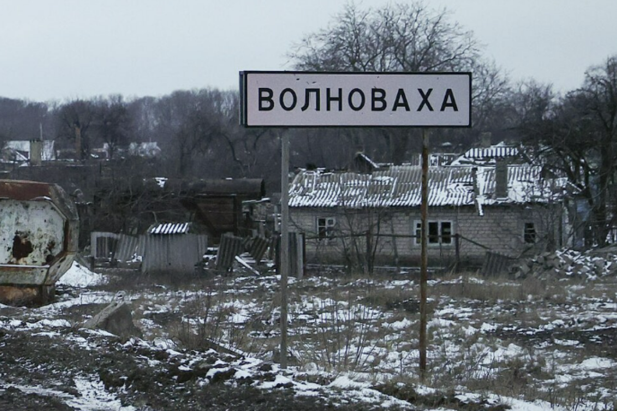 "Как залог безопасности": Как россияне размещают военную технику в Волновахе - фото "Как залог безопасности": Как россияне размещают военную технику в Волновахе - фото