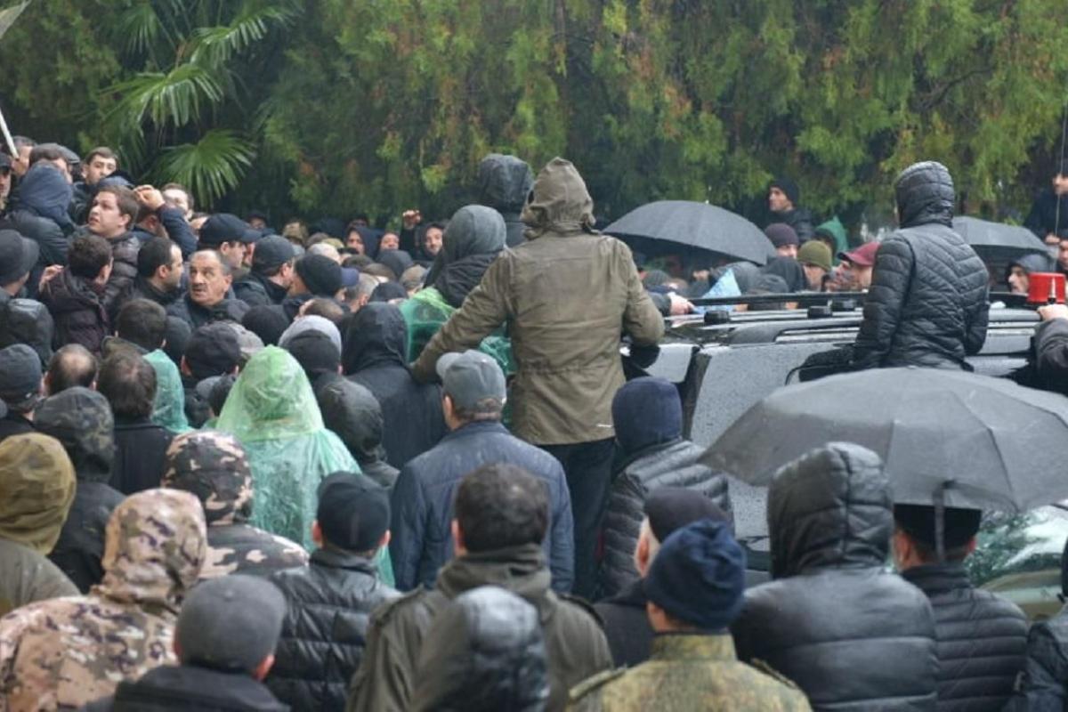 Московська угода розлютила Абхазію: стався новий спалах протестів у регіоні - відео Московська угода розлютила Абхазію: стався новий спалах протестів у регіоні - відео