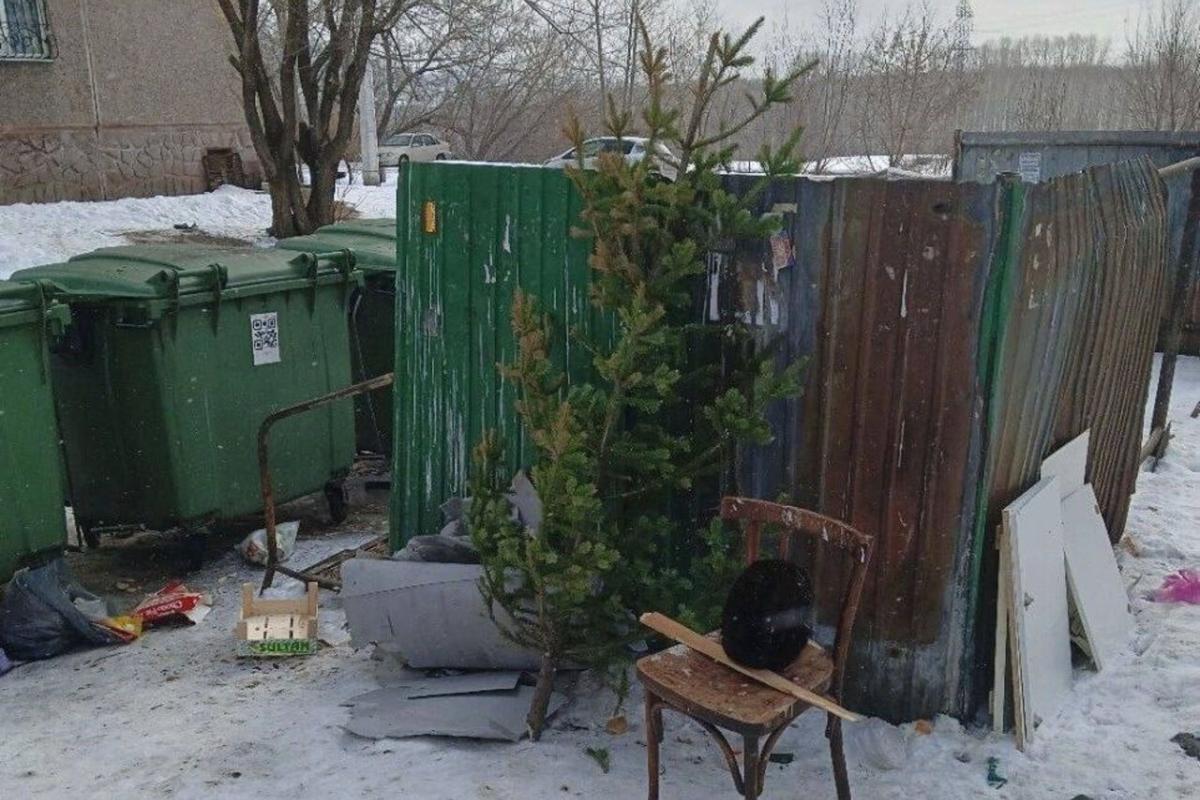 Луганск утопает в мусоре и канализационных авариях, но праздничные приготовления в самом разгаре Луганск утопает в мусоре и канализационных авариях, но праздничные приготовления в самом разгаре