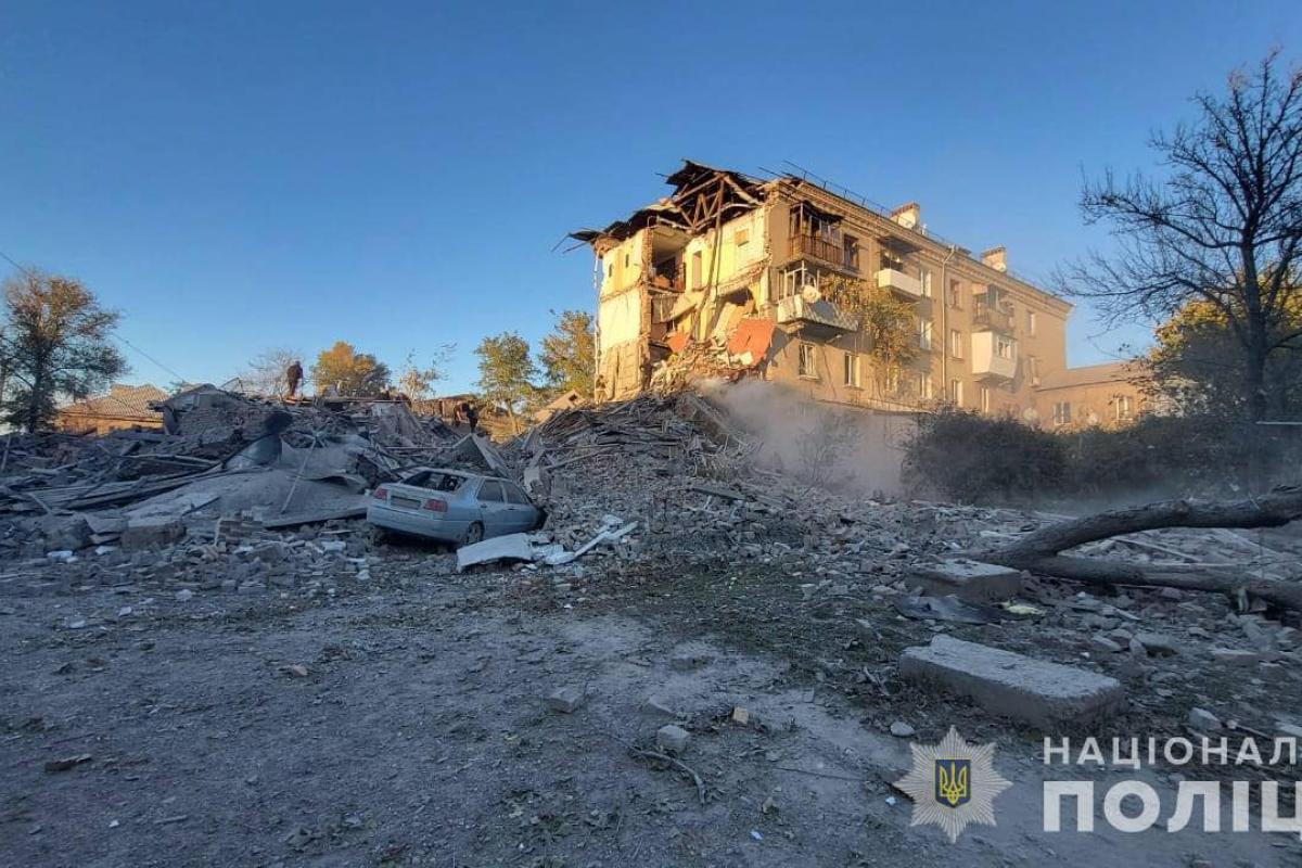 В Запорожье спасатели завершили работы после российского удара, есть погибшие В Запорожье спасатели завершили работы после российского удара, есть погибшие