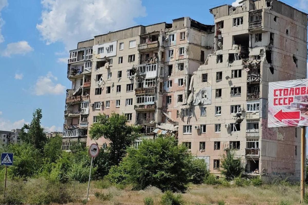 В Северскодонецке снова "СССР": оккупанты приглашают жителей в столовую расположенную среди обломков В Северскодонецке снова "СССР": оккупанты приглашают жителей в столовую расположенную среди обломков
