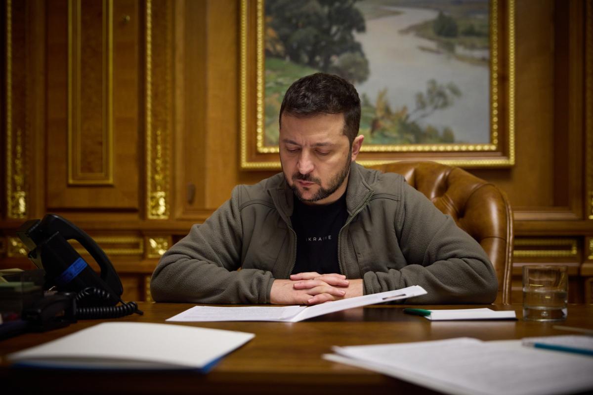 Військові самі вирішуватимуть, хто отримає виплати у разі їхнього зникнення чи полону - закон про розподіл виплат для захисників підписано Військові самі вирішуватимуть, хто отримає виплати у разі їхнього зникнення чи полону - закон про розподіл виплат для захисників підписано