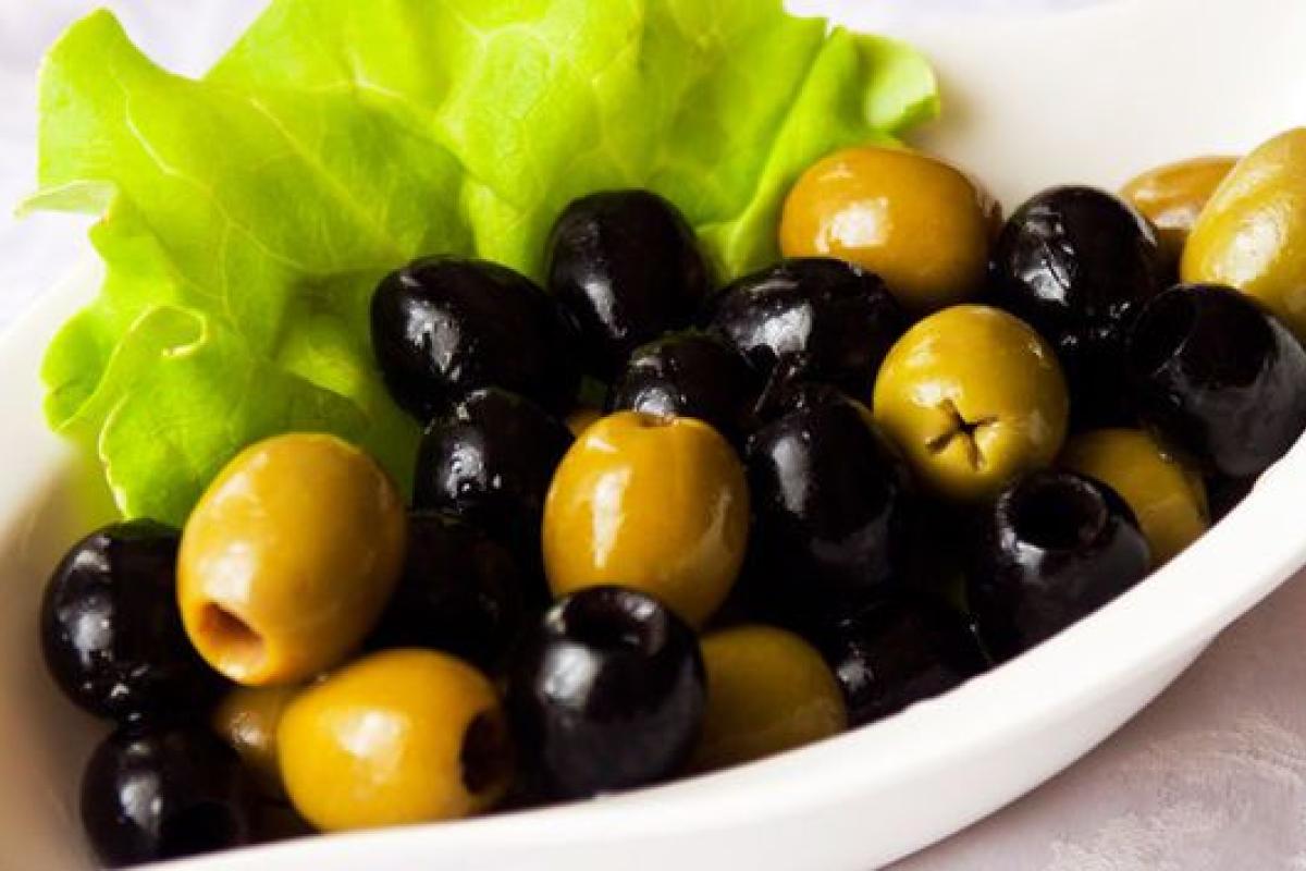 Оливки чи маслини: у чому різниця та які корисніші?