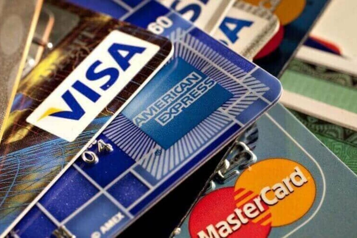 НБУ запроваджує нові правила переказів з відображенням імені та рахунку отримувача для підвищення прозорості та боротьби з шахрайством. Зміни з 1 жовтня 2025.