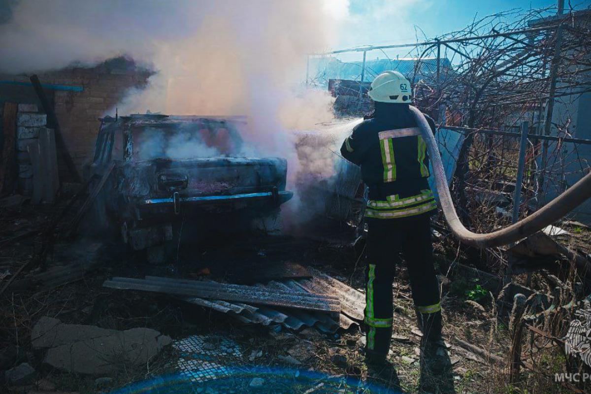 Коли таксофон — єдина надія: у Рубіжному загорівся ВАЗ