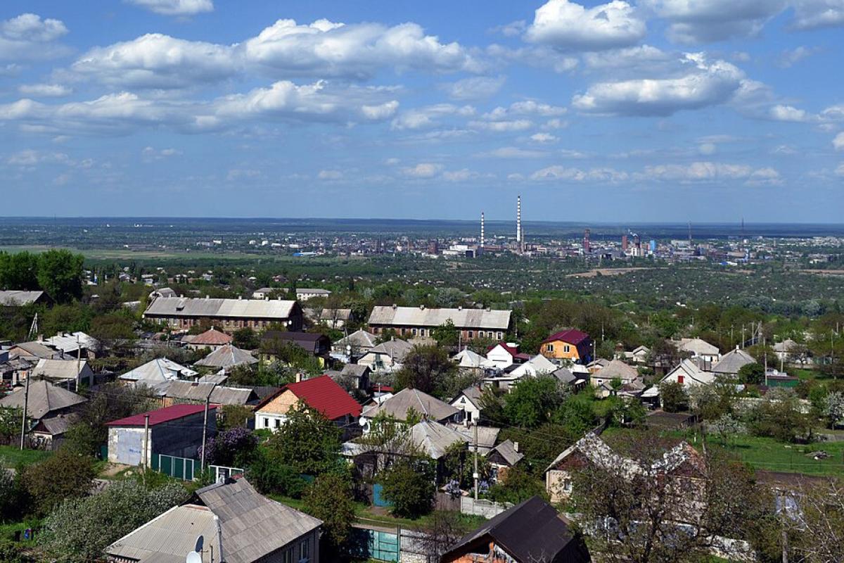Зеленіє тільки трава: Лисичанськ на відео — брудний, порожній, покинутий