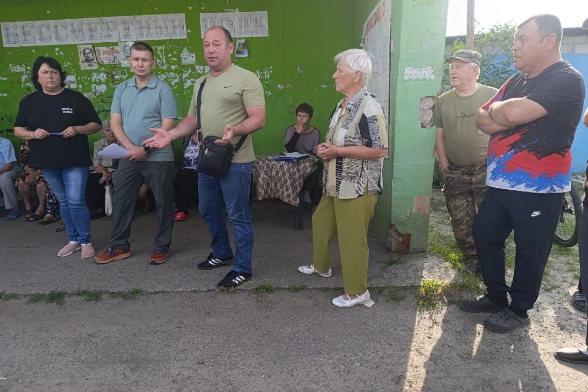 У тимчасово окупованому Рубіжному Луганської області окупаційна адміністрація зібрала мешканців села Забіркіно "для вирішення важливих питань".