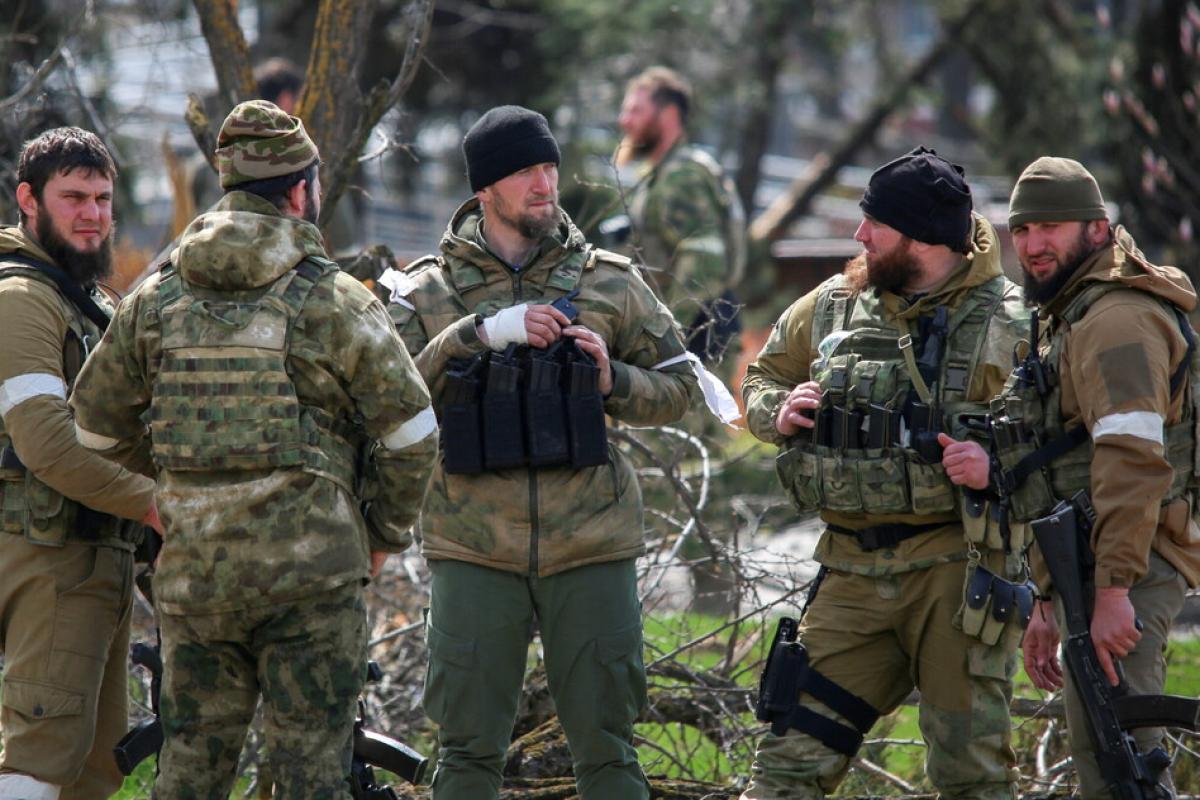 Лисичанськ під димом: повідомляють про вибухи у центрі міста, де базувалися кадировці