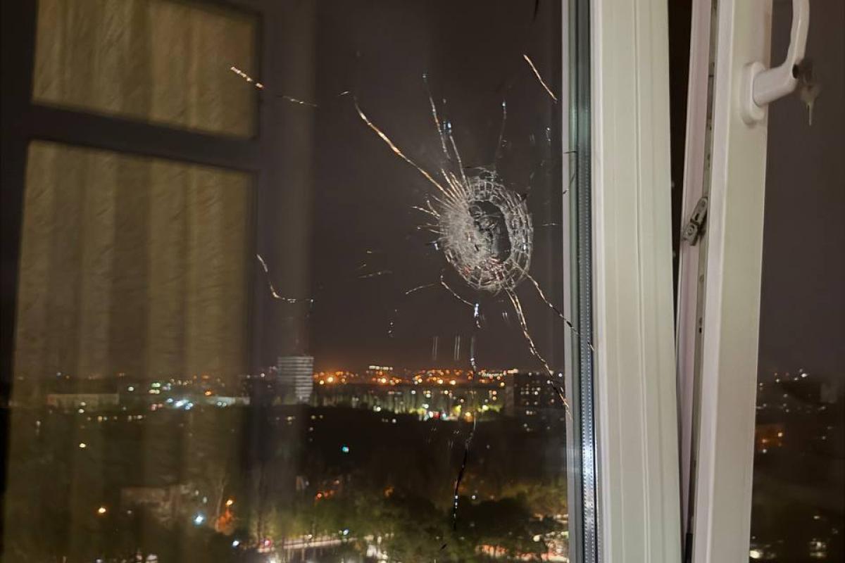 У ніч на 8 вересня місцеві пабліки масово повідомляли про прильоти дронів і ракет у тимчасово окупованих Донецьку та Макіївці.
