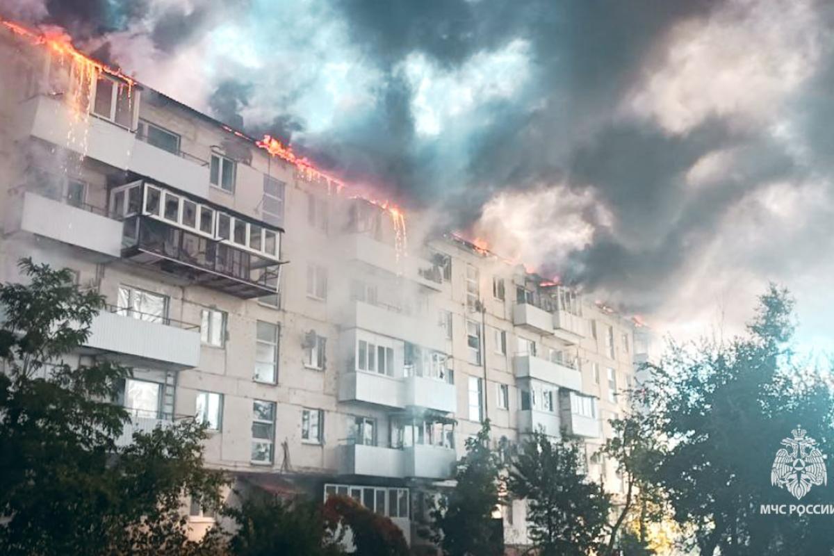 14 вересня в окупованому Сіверськодонецьку Луганської області, як вже повідомлялося раніше, сталася велика пожежа, що охопила житловий багатоповерховий будинок на вулиці Богдана Хмельницького (колишня Гагаріна).