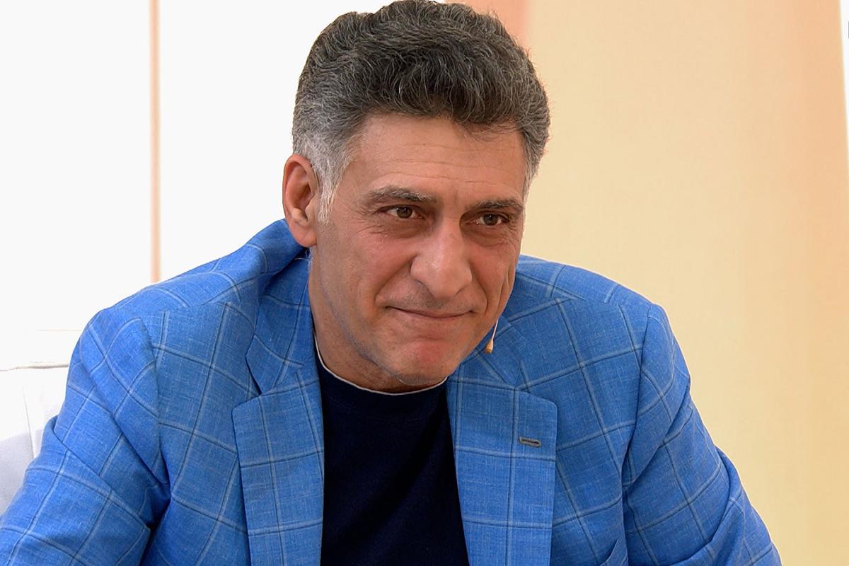 У ніч на 26 вересня помер російський телеведучий, режисер та відомий пропагандист Тигран Кеосаян, чоловік головної редакторки телеканалу RT Маргарити Симоньян.