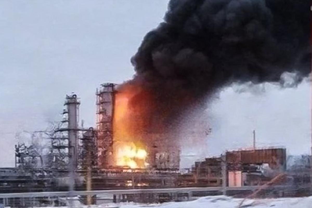 Дронова атака на НПЗ в Оренбурзькій області: на підприємстві евакуація