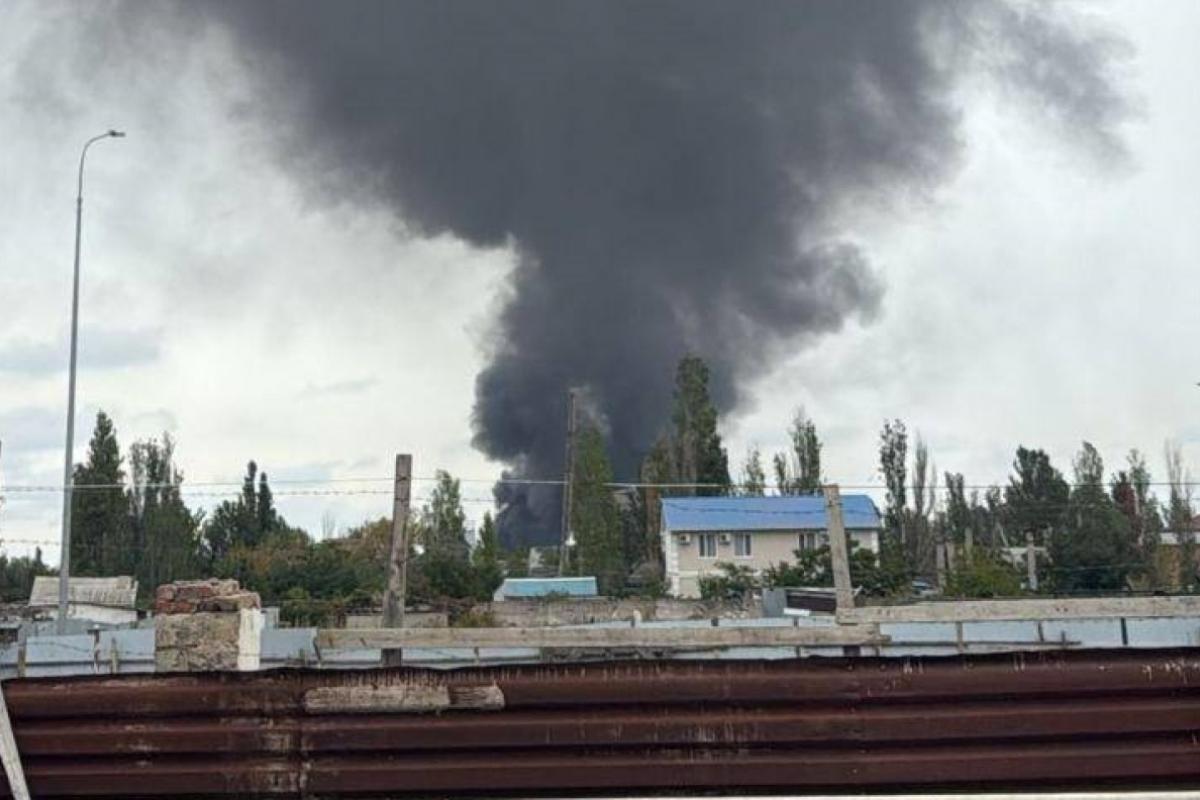 Масштабна пожежа у Феодосії: дрони вдарили по ключовому нафтосховищу окупантів