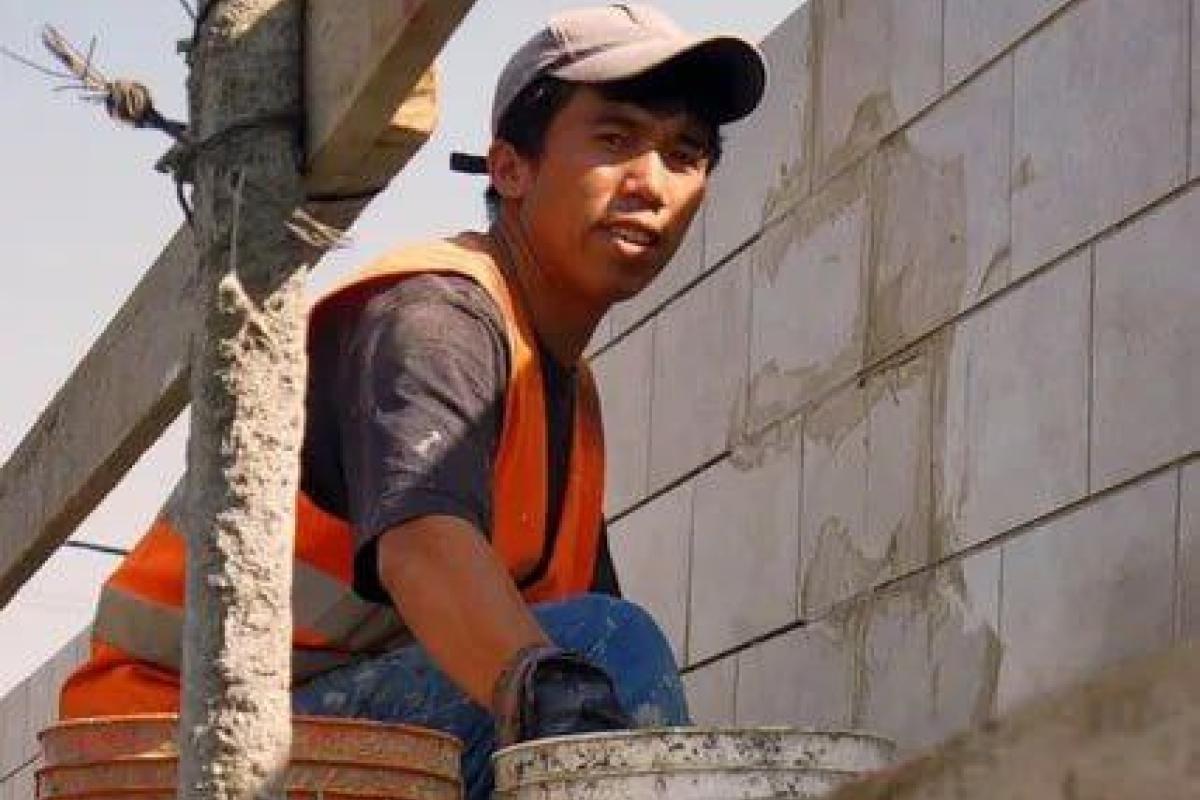 Более 6,5 тысяч иностранцев официально поставлены на учет в так называемой ЛНР Более 6,5 тысяч иностранцев официально поставлены на учет в так называ