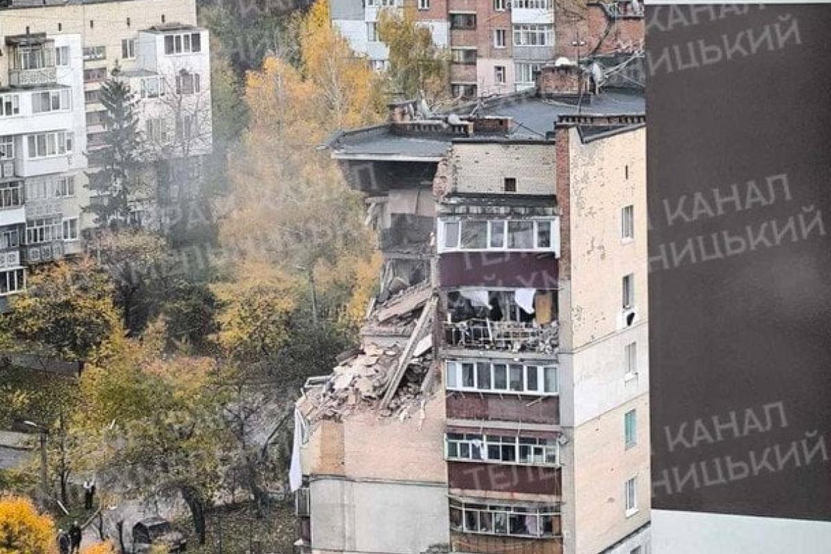 В Хмельницком произошел взрыв в многоэтажке: предварительно - утечка газа В Хмельницком произошел взрыв в многоэтажке: предварительно - утечка г