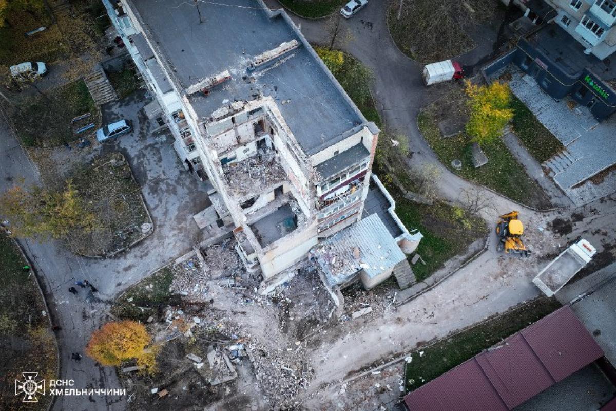 Трагедія у Хмельницькому: 100 рятувальників завершили роботи на місці вибуху, який зруйнував 9 квартир Вибух у багатоповерхівці