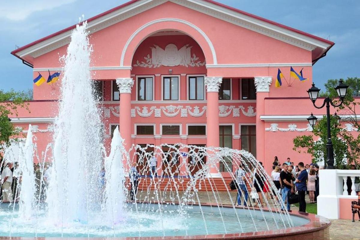 Луганский областной академический украинский музыкально-драматический 