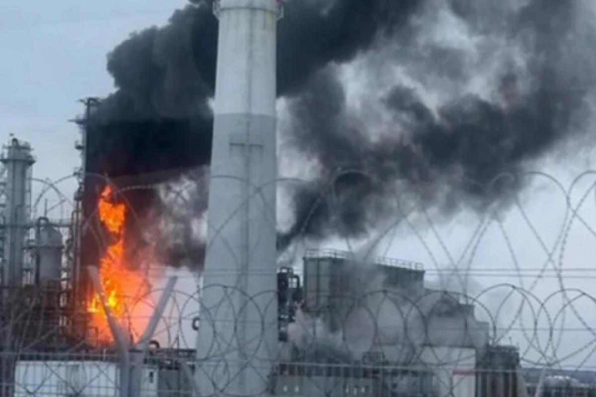 Атака украинских дронов остановила часть производства на Рязанском нефтеперерабатывающем заводе Рязанський НПЗ приостановил роботу