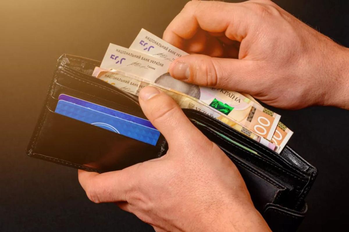 Середня номінальна зарплата в Україні у вересні зросла до 26 623 грн, але заборгованість із виплати сягнула 3,7 мільярда гривень Середня зарплата в Україні у вересні зросла