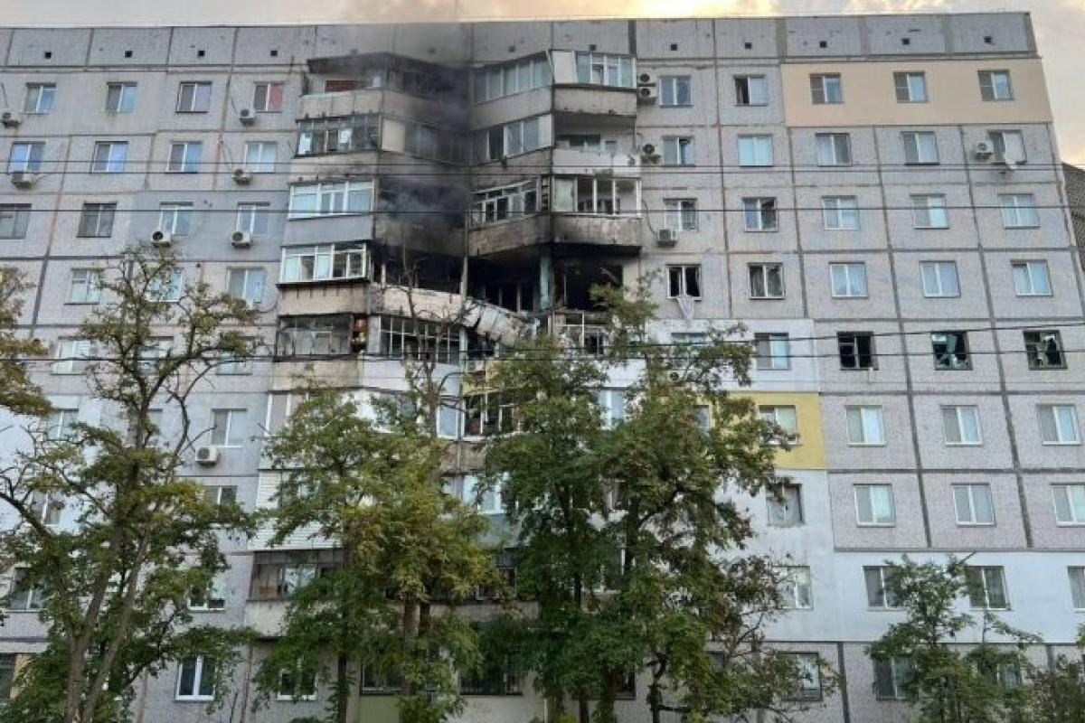 Сегодня утром микрорайон "Шуменский" в Херсоне попал под массированный обстрел российских войск, двое погибших Обстрел Херсона