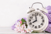 Когда переводить стрелки часов в марте? летнее время