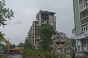В Северодонецке сносят поврежденный дом снос дома