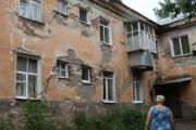 Луганщина в окупації: люди живуть в аваріцних домах та чекають пересел